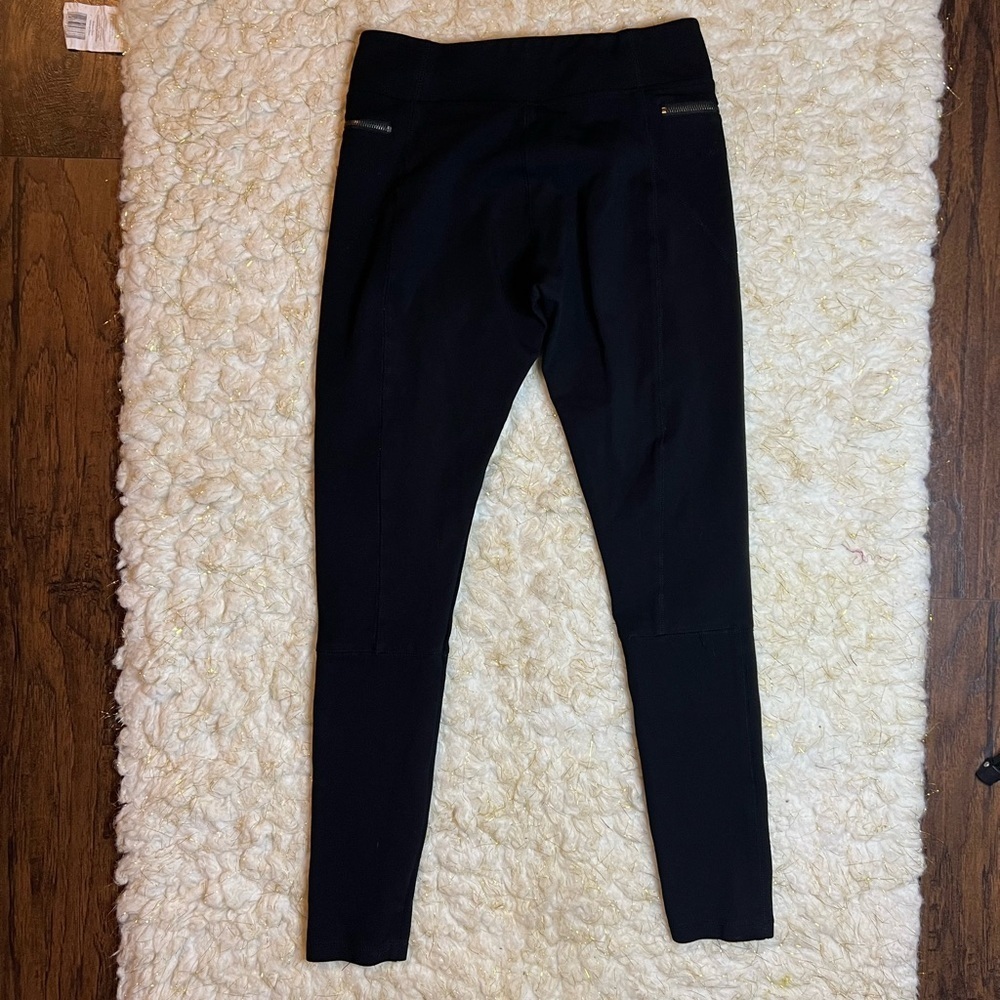 ⭐️ Romeo & Juliet High Waisted Leggings - Picture 3 of 5